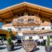 An einem idyllischen, sonnigen Plätzchen am Fuß der Hohen Salve heißt Sie das Hotel und Premium Chalets „Beim Hochfilzer“ herzlich willkommen. Ankommen bedeutet in unserem Hotel in Söll völlig abschalten und sich fernab des Alltags wie zu Hause fühlen.
